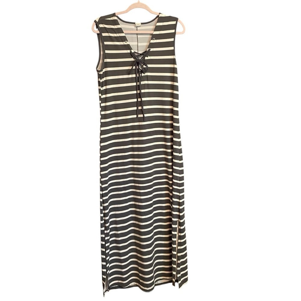 Beach by Exist sleeveless Maxi/ v-neck-lace-up detail at the front-Size Medium